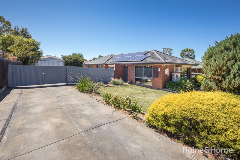 Photo - 7 Eton Close, Sunbury VIC 3429 - Image 2