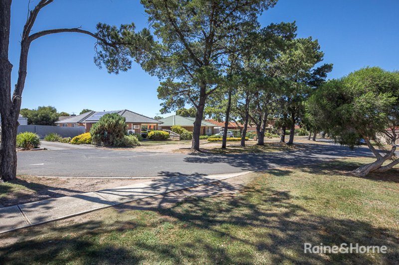 Photo - 7 Eton Close, Sunbury VIC 3429 - Image 11