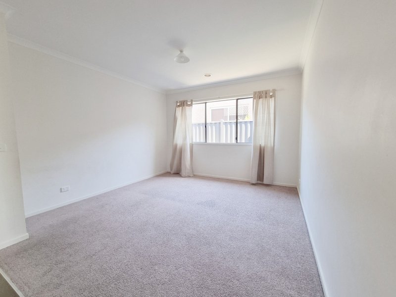 Photo - 7 Euphoria Street, Craigieburn VIC 3064 - Image 4
