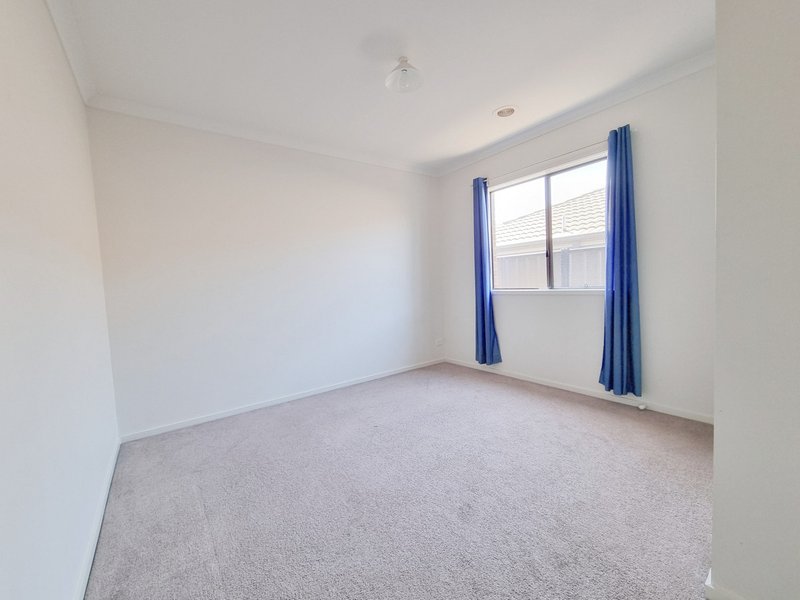 Photo - 7 Euphoria Street, Craigieburn VIC 3064 - Image 5