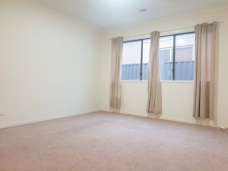 Photo - 7 Euphoria Street, Craigieburn VIC 3064 - Image 6