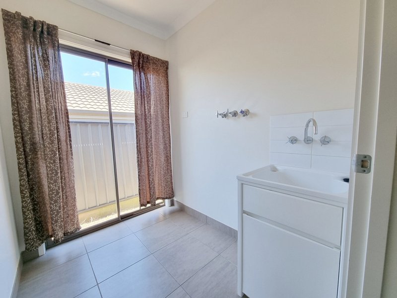 Photo - 7 Euphoria Street, Craigieburn VIC 3064 - Image 8