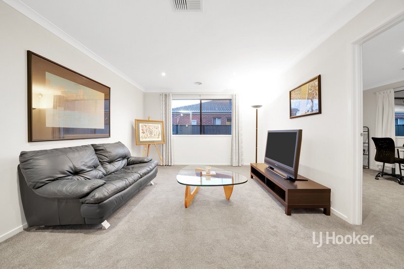 Photo - 7 Fairbridge Road, Point Cook VIC 3030 - Image 6