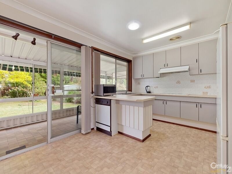 Photo - 7 Fairway Ave , Springwood NSW 2777 - Image 2