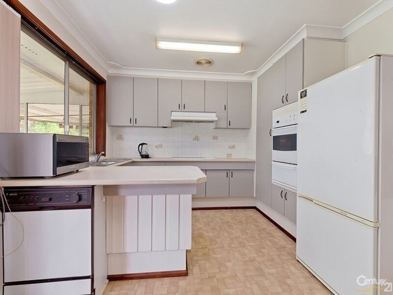 Photo - 7 Fairway Ave , Springwood NSW 2777 - Image 3