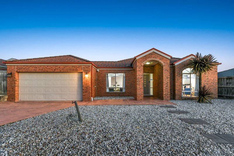 7 Fairways Boulevard, Cranbourne North VIC 3977