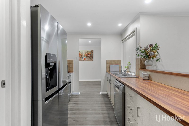 Photo - 7 Falcon Drive, Parafield Gardens SA 5107 - Image 12