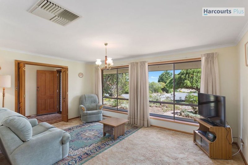 Photo - 7 Farming Crescent, Hallett Cove SA 5158 - Image 5