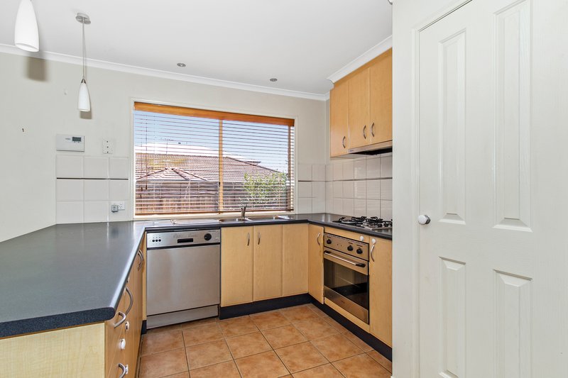 Photo - 7 Farnborough Way, Berwick VIC 3806 - Image 2