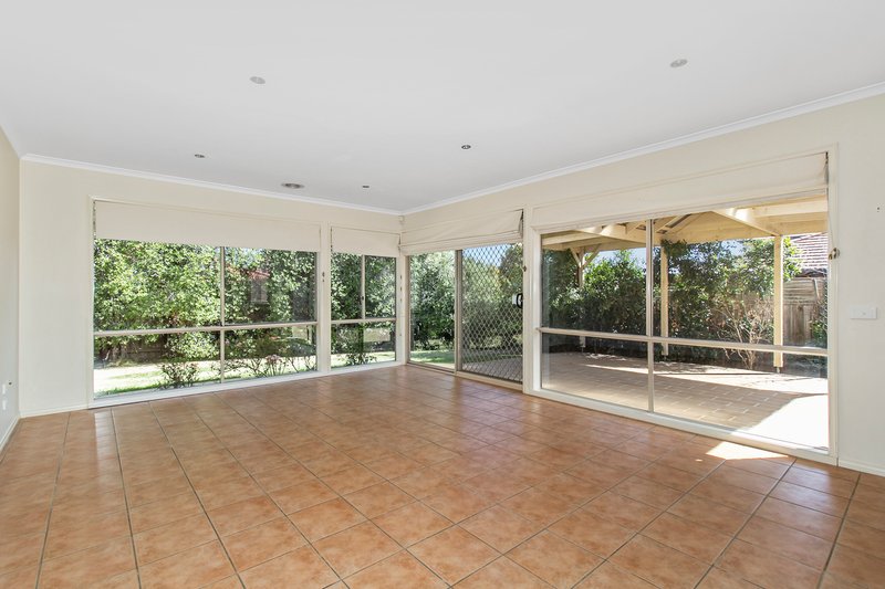 Photo - 7 Farnborough Way, Berwick VIC 3806 - Image 3