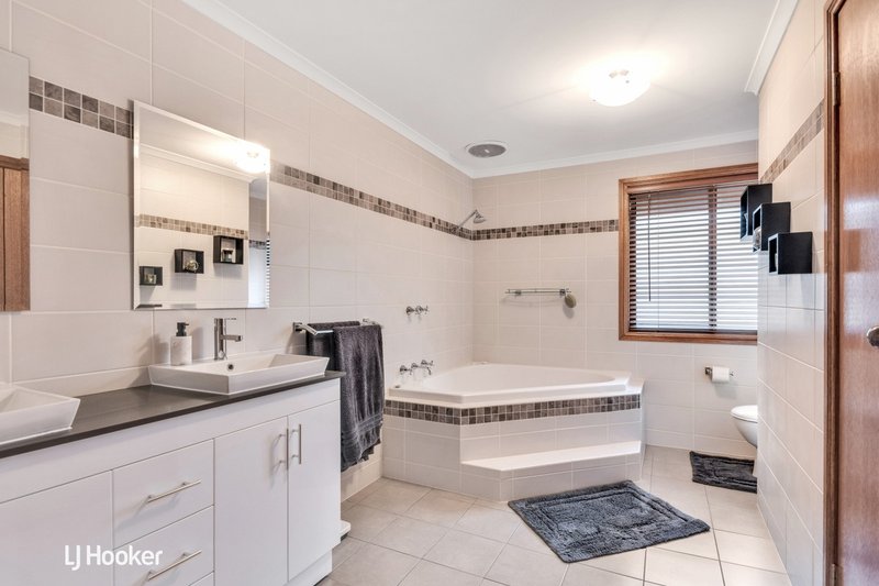 Photo - 7 Farnsworth Drive, Morphett Vale SA 5162 - Image 16