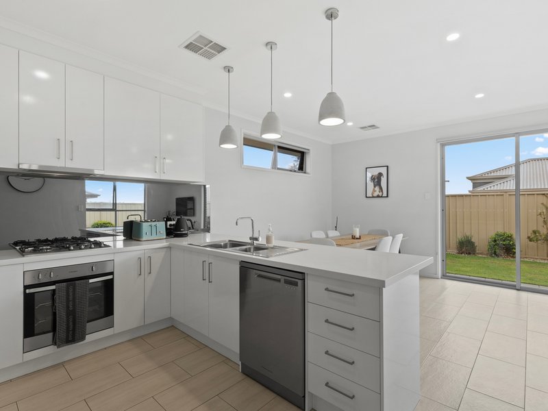 Photo - 7 Fathom Crescent, Seaford Meadows SA 5169 - Image 3