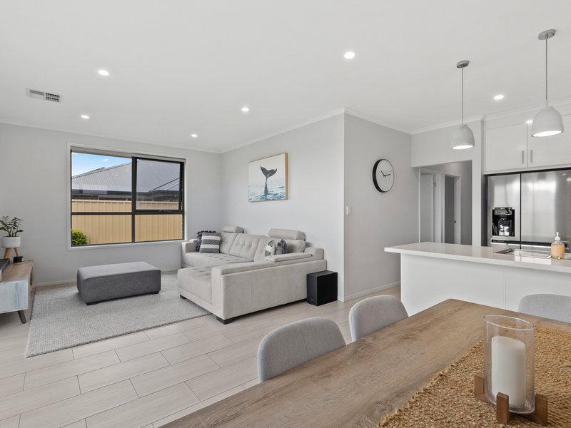 Photo - 7 Fathom Crescent, Seaford Meadows SA 5169 - Image 5