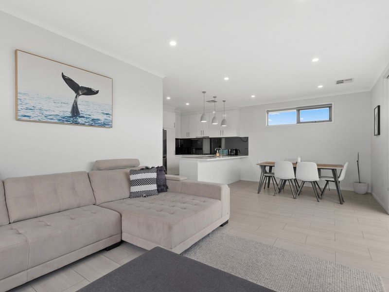 Photo - 7 Fathom Crescent, Seaford Meadows SA 5169 - Image 6