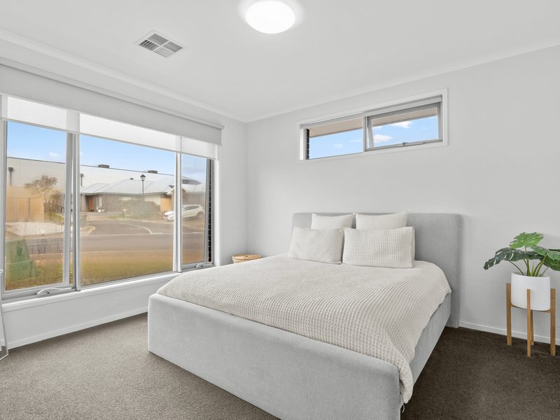Photo - 7 Fathom Crescent, Seaford Meadows SA 5169 - Image 7