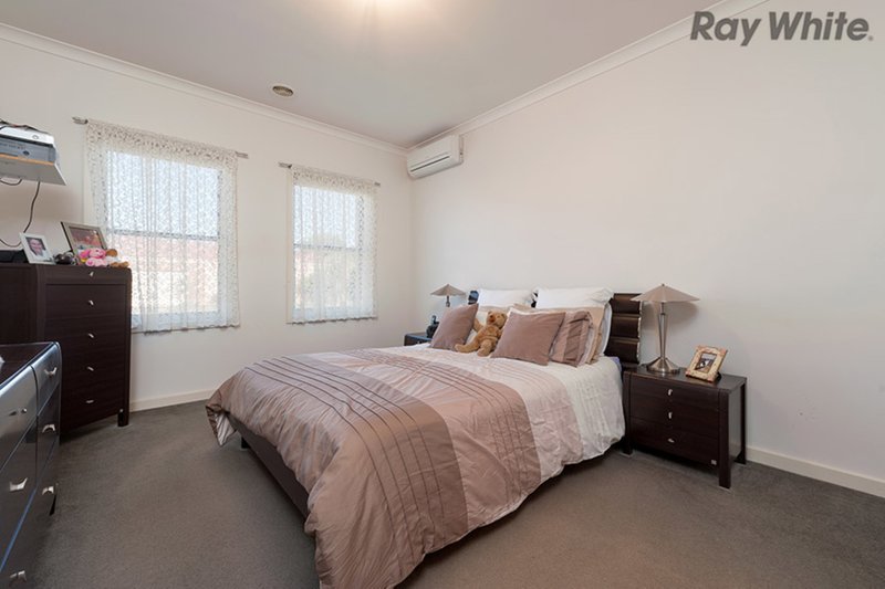 Photo - 7 Fawkner Place, Caroline Springs VIC 3023 - Image 6