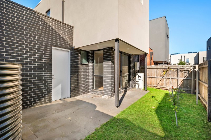 Photo - 7 Featherwood Street, Clayton South VIC 3169 - Image 8