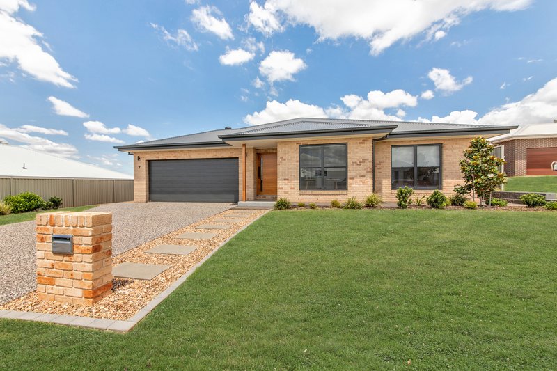 7 Ferrier Drive, Dubbo NSW 2830