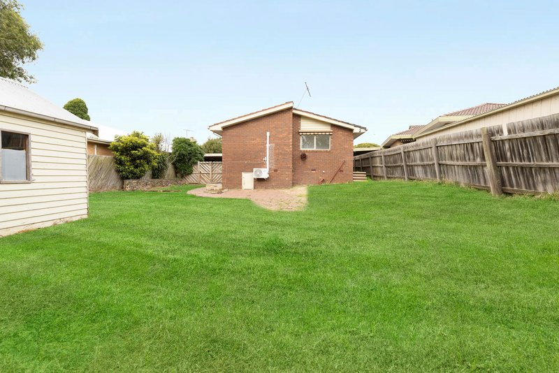 Photo - 7 Field Street, Craigieburn VIC 3064 - Image 11