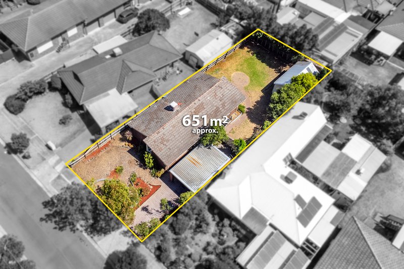 Photo - 7 Field Street, Craigieburn VIC 3064 - Image 2