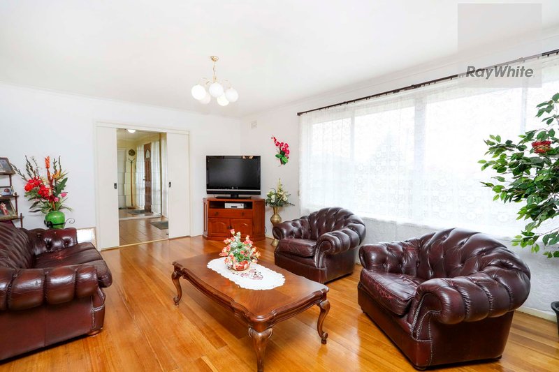 Photo - 7 Finlay Close, Gladstone Park VIC 3043 - Image 3