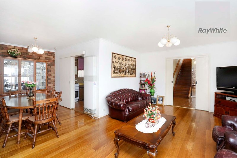 Photo - 7 Finlay Close, Gladstone Park VIC 3043 - Image 4