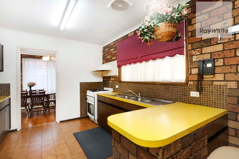 Photo - 7 Finlay Close, Gladstone Park VIC 3043 - Image 6