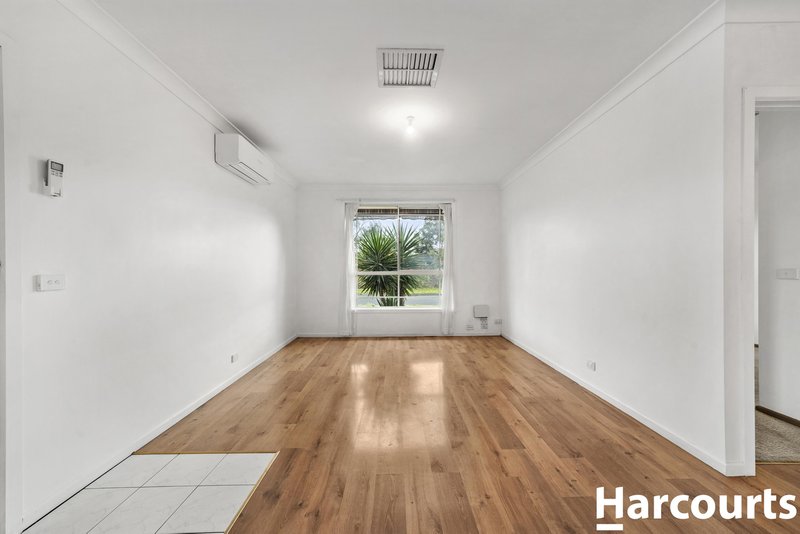 Photo - 7 Flemington Crescent, Werribee VIC 3030 - Image 2