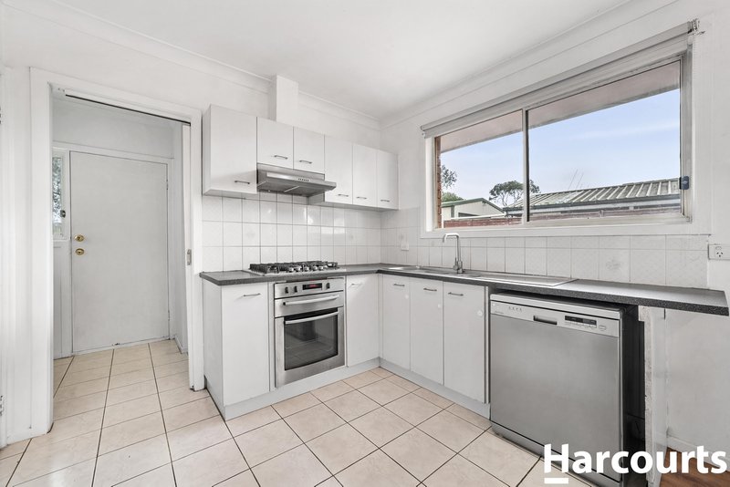 Photo - 7 Flemington Crescent, Werribee VIC 3030 - Image 3