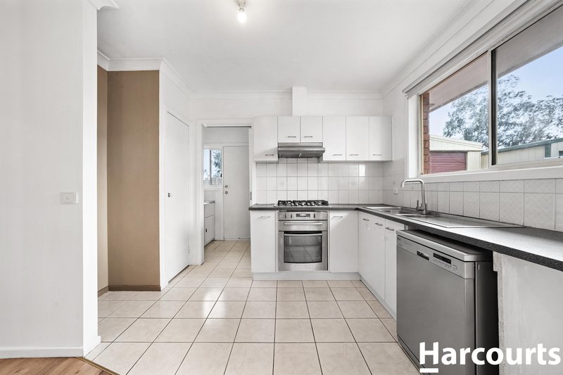 Photo - 7 Flemington Crescent, Werribee VIC 3030 - Image 4