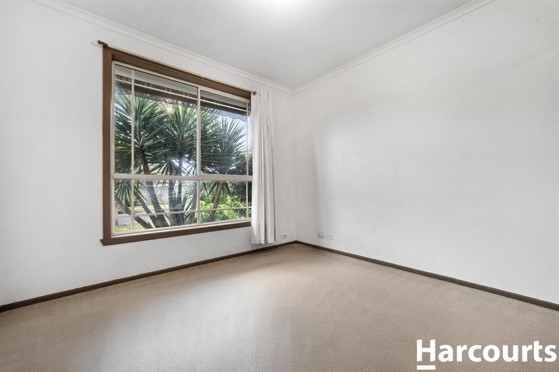 Photo - 7 Flemington Crescent, Werribee VIC 3030 - Image 6