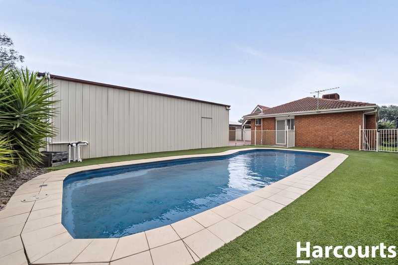Photo - 7 Flemington Crescent, Werribee VIC 3030 - Image 8
