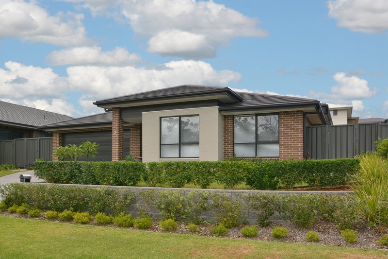 7 Floresta Crescent, Cameron Park NSW 2285