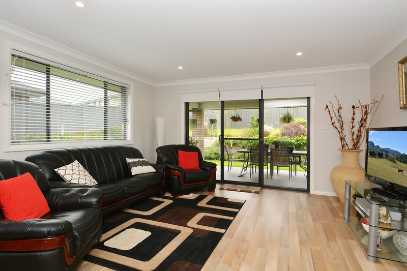 Photo - 7 Floresta Crescent, Cameron Park NSW 2285 - Image 6