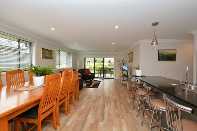 Photo - 7 Floresta Crescent, Cameron Park NSW 2285 - Image 7