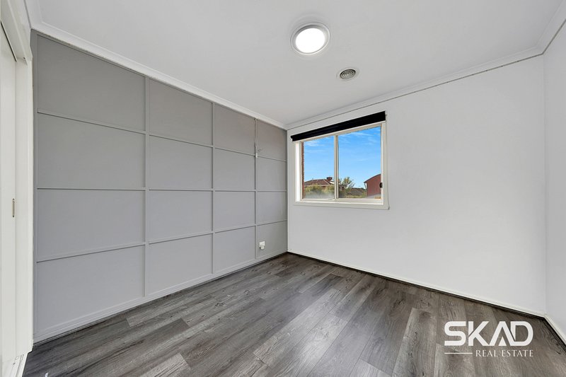 Photo - 7 Flowerdale Crescent, Roxburgh Park VIC 3064 - Image 12