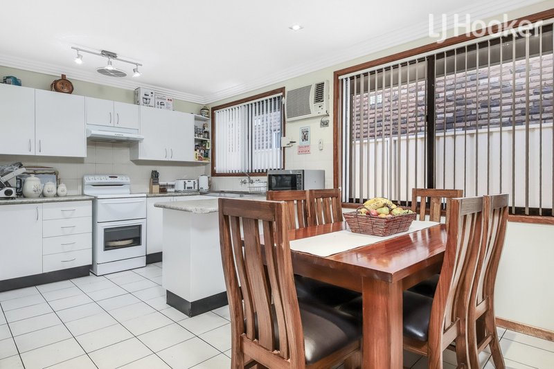 Photo - 7 Footscray Street, St Johns Park NSW 2176 - Image 2