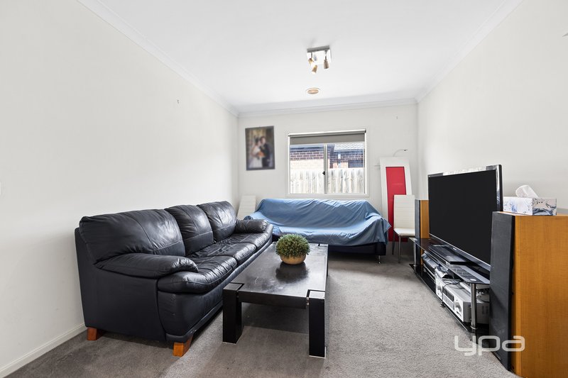 Photo - 7 Forde Avenue, Melton South VIC 3338 - Image 2