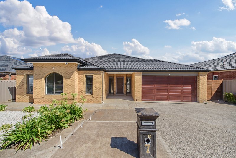 7 Forest Glade Way, Caroline Springs VIC 3023