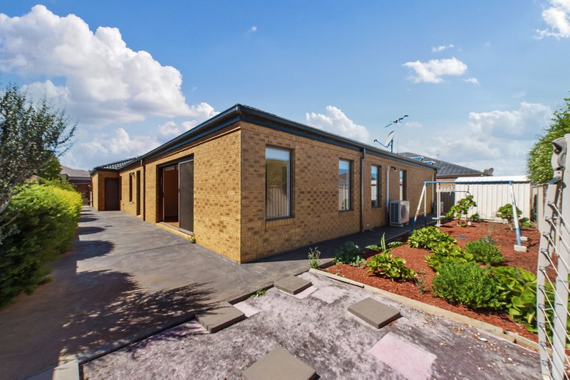 Photo - 7 Forest Glade Way, Caroline Springs VIC 3023 - Image 12