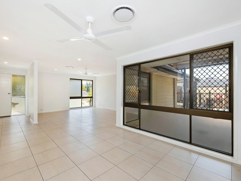 Photo - 7 Forestglen Crescent, Browns Plains QLD 4118 - Image 2