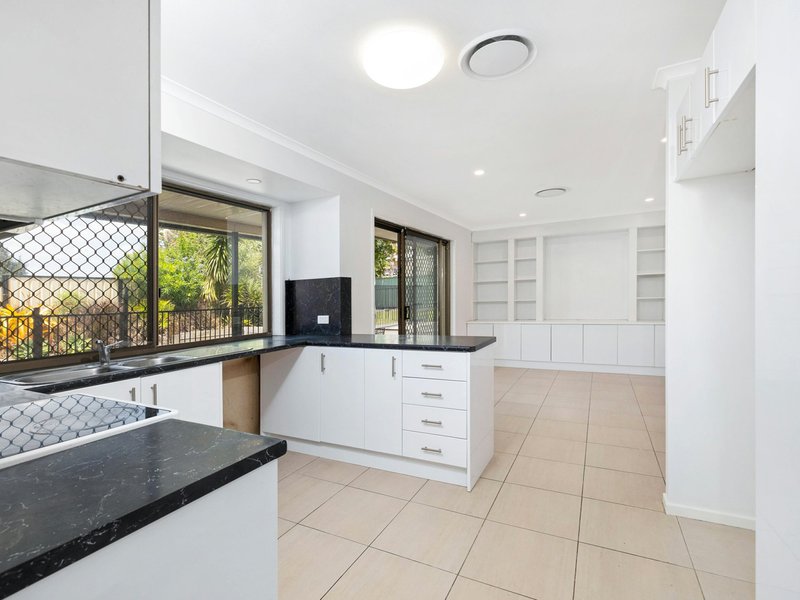 Photo - 7 Forestglen Crescent, Browns Plains QLD 4118 - Image 5