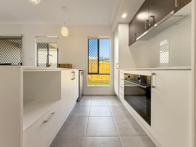 Photo - 7 Forestoak Street, Narangba QLD 4504 - Image 5