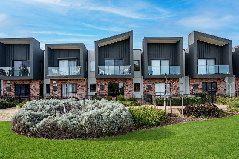 Photo - 7 Fortana Lane, Angle Vale SA 5117 - Image 4