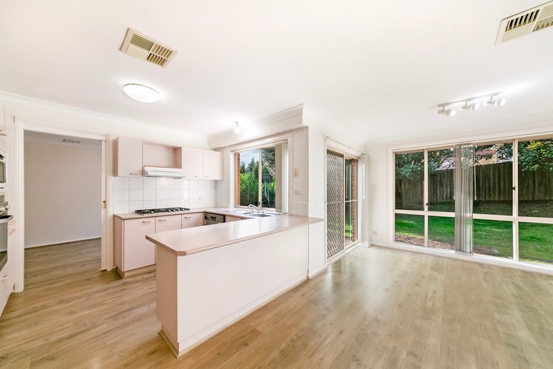 Photo - 7 Foxwood Place, Cherrybrook NSW 2126 - Image 5