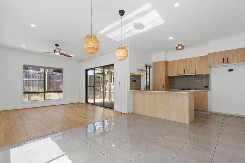 Photo - 7 Francisca Drive, Augustine Heights QLD 4300 - Image 2