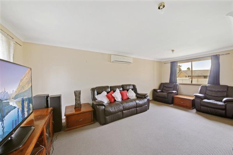 Photo - 7 Francisco Crescent, Rosemeadow NSW 2560 - Image 2