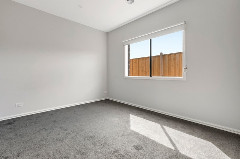 Photo - 7 Frome Way, Donnybrook VIC 3064 - Image 5