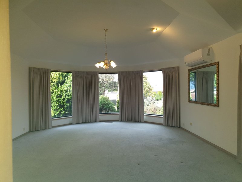 Photo - 7 Gabrielle Court, Hampton Park VIC 3976 - Image 3