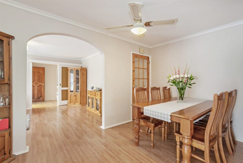 Photo - 7 Galilee Crescent, Mill Park VIC 3082 - Image 4